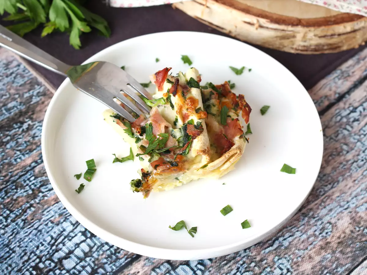 Mitä tehdä tortillojen kanssa? Kinkku-, pinaatti- ja mozzarellagratiini ryppykakun tapaan - kuva 2