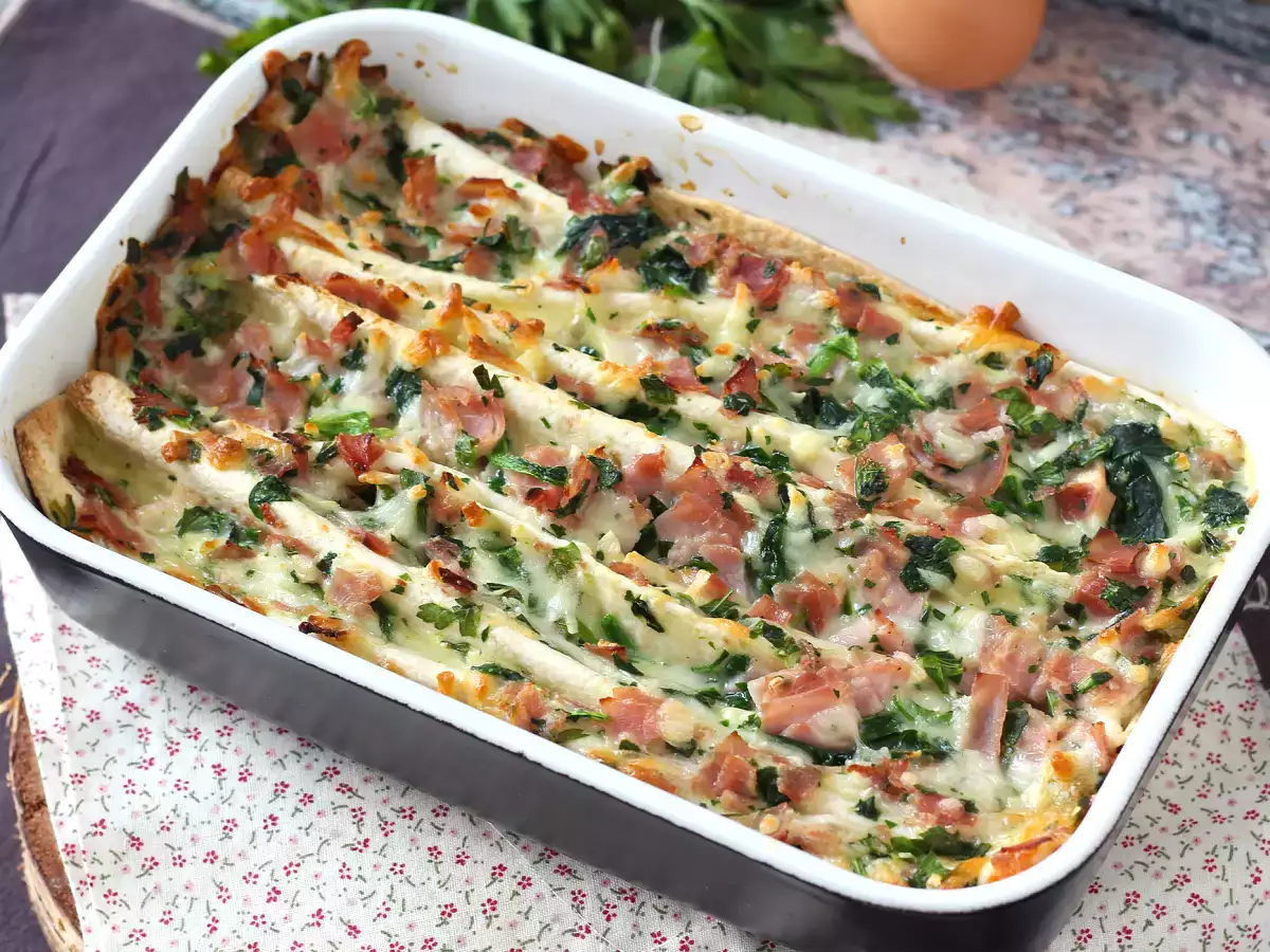 Mitä tehdä tortillojen kanssa? Kinkku-, pinaatti- ja mozzarellagratiini ryppykakun tapaan - kuva 3