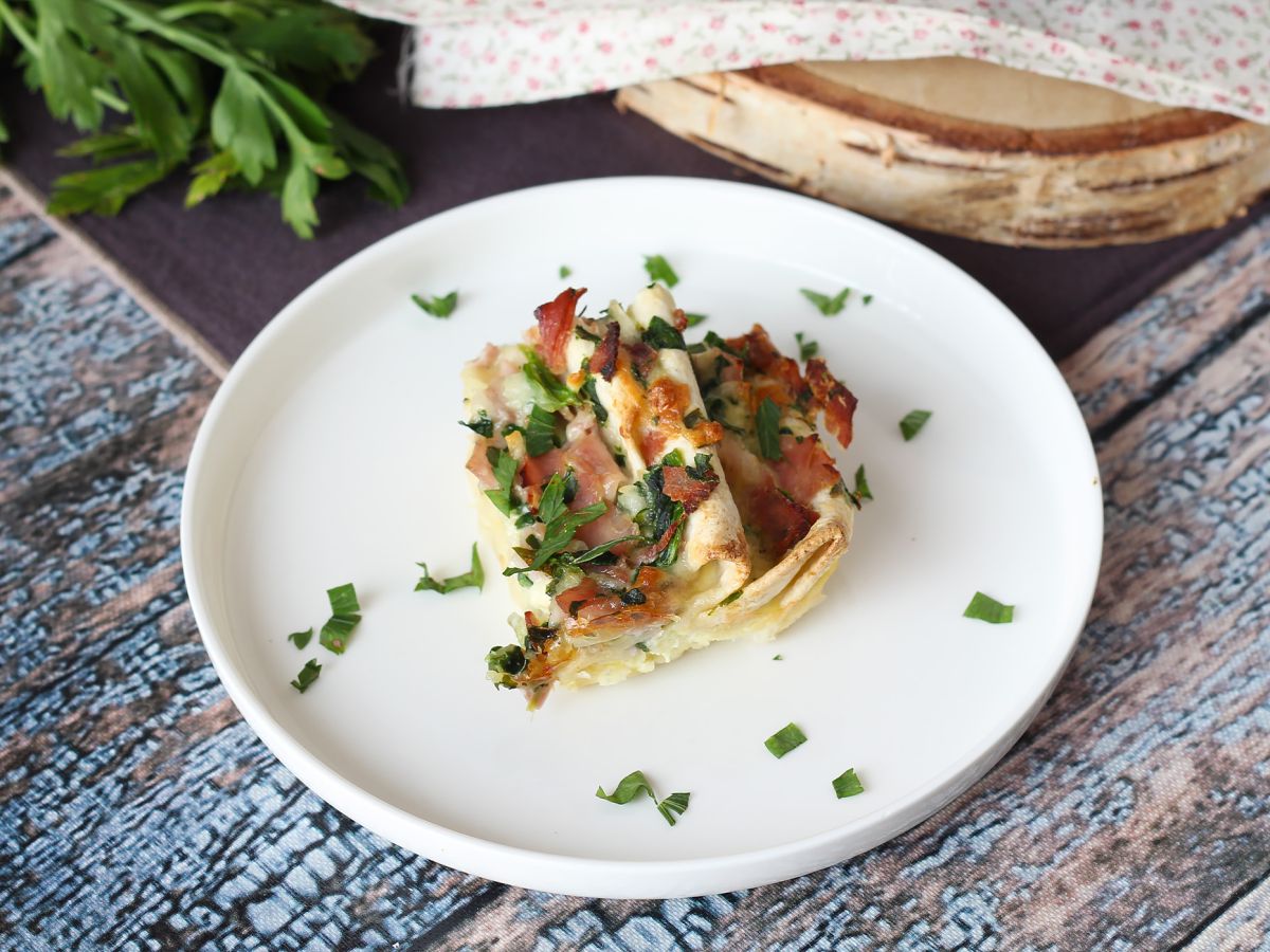 Mitä tehdä tortillojen kanssa? Kinkku-, pinaatti- ja mozzarellagratiini ryppykakun tapaan - kuva 4