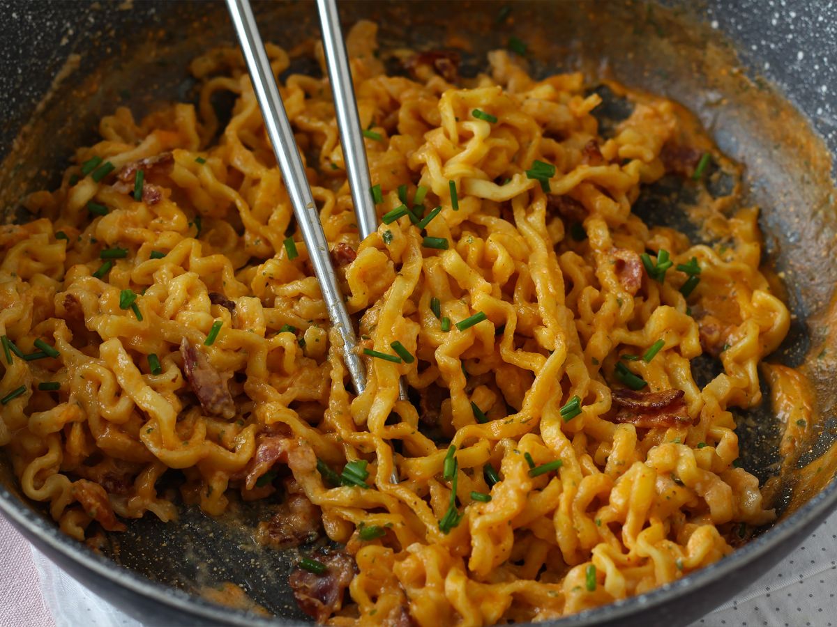 Miten valmistaa Buldak-nuudeleita carbonara-maulla? Paras resepti! - kuva 2