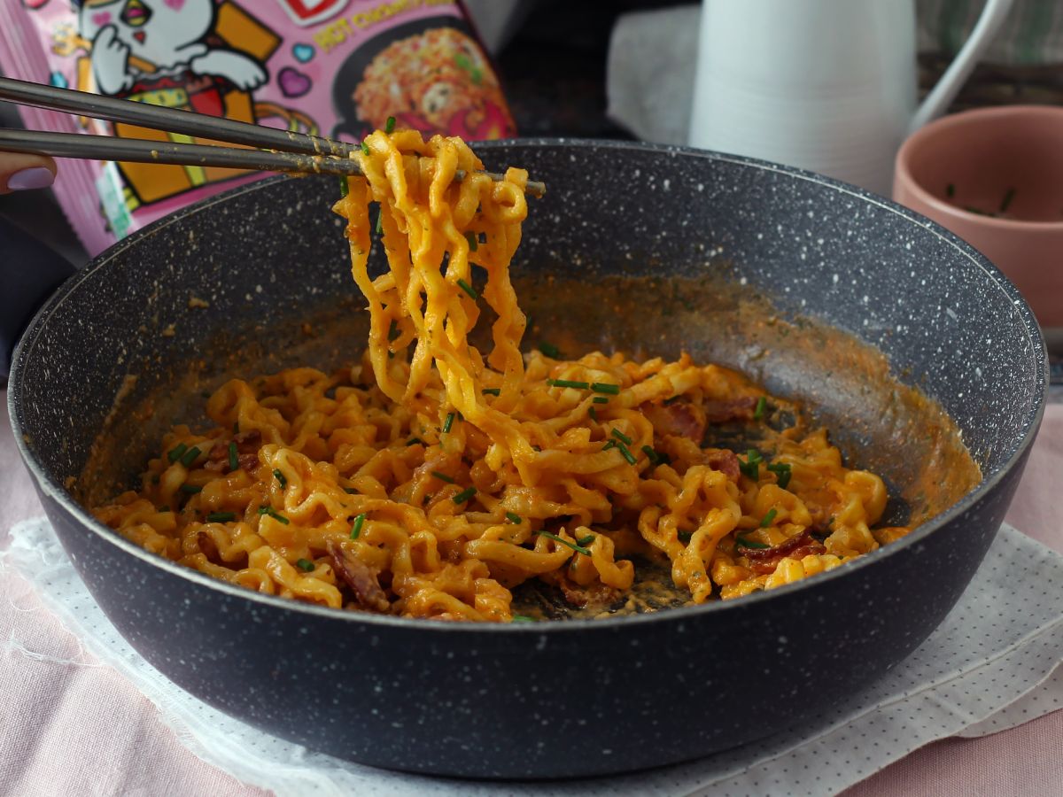 Miten valmistaa Buldak-nuudeleita carbonara-maulla? Paras resepti! - kuva 3
