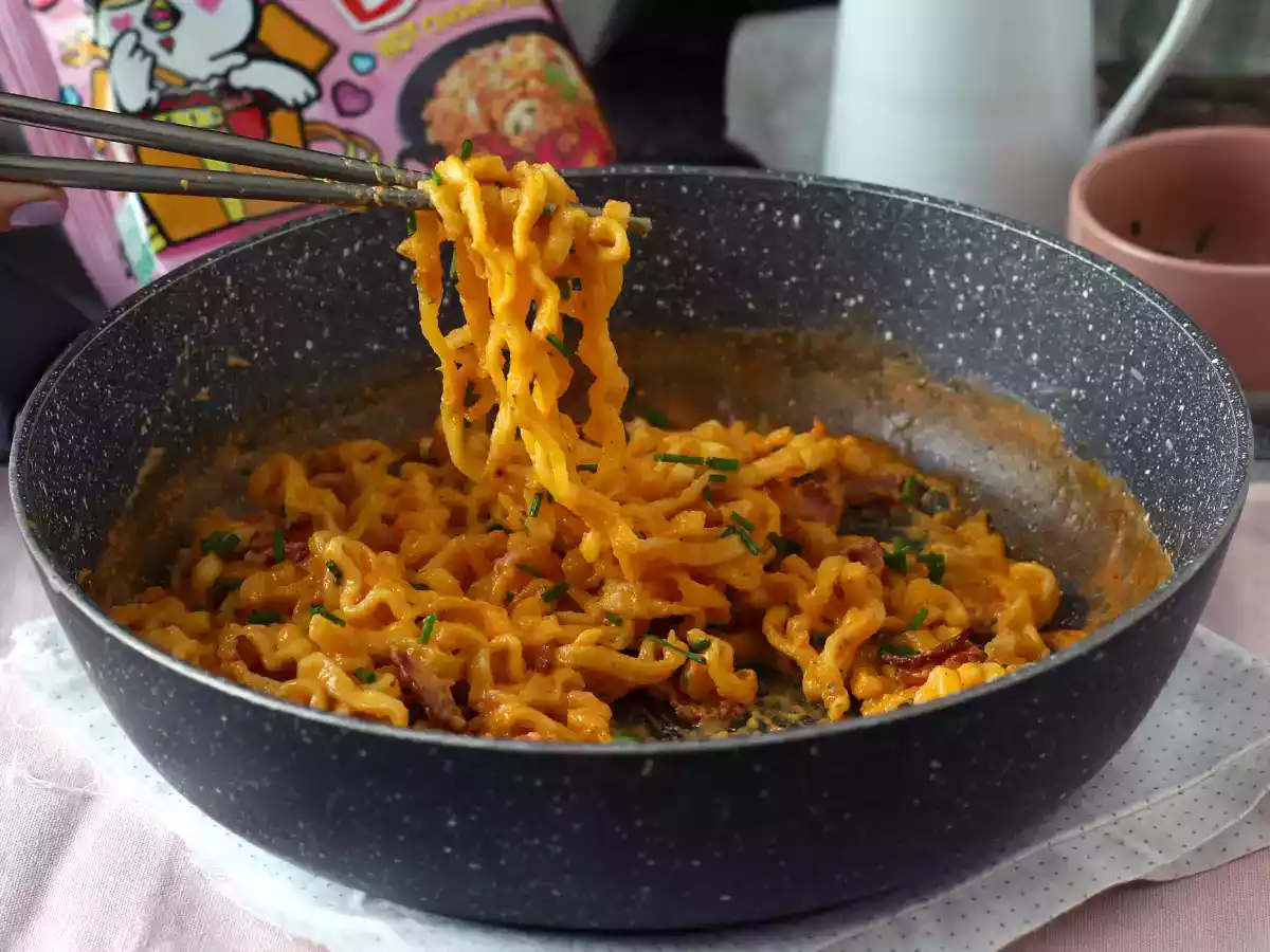 Miten valmistaa Buldak-nuudeleita carbonara-maulla? Paras resepti! - kuva 3