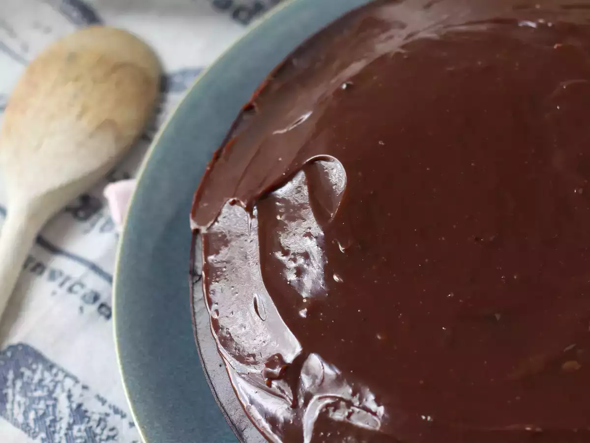 Miten valmistetaan brigadeiro-kuorrute kakkuun? - kuva 3