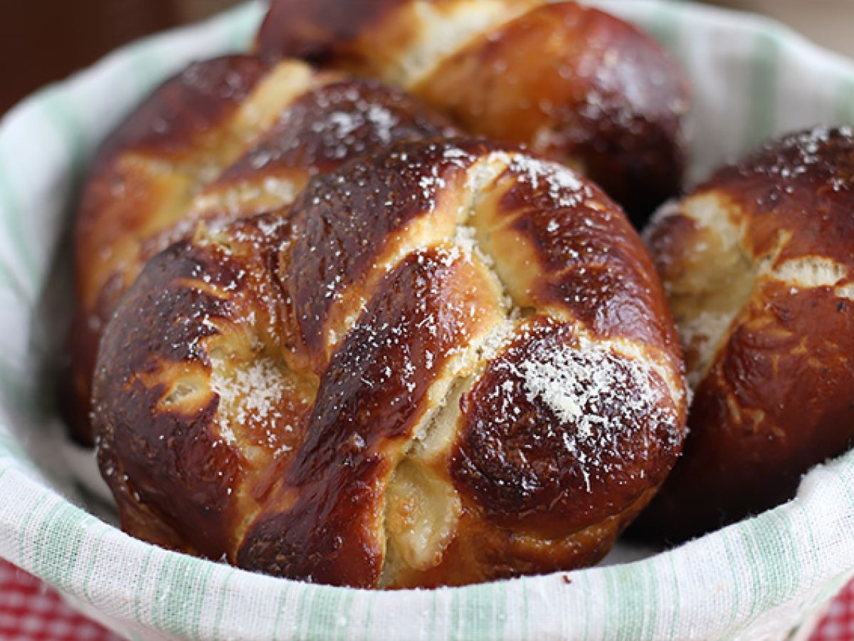 Mozzarellaa ja rosmariinia sisältävät rinkeli - kuva 2