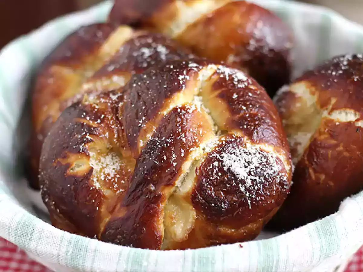Mozzarellaa ja rosmariinia sisältävät rinkeli - kuva 2