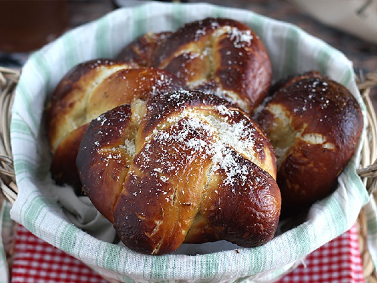 Mozzarellaa ja rosmariinia sisältävät rinkeli - kuva 4
