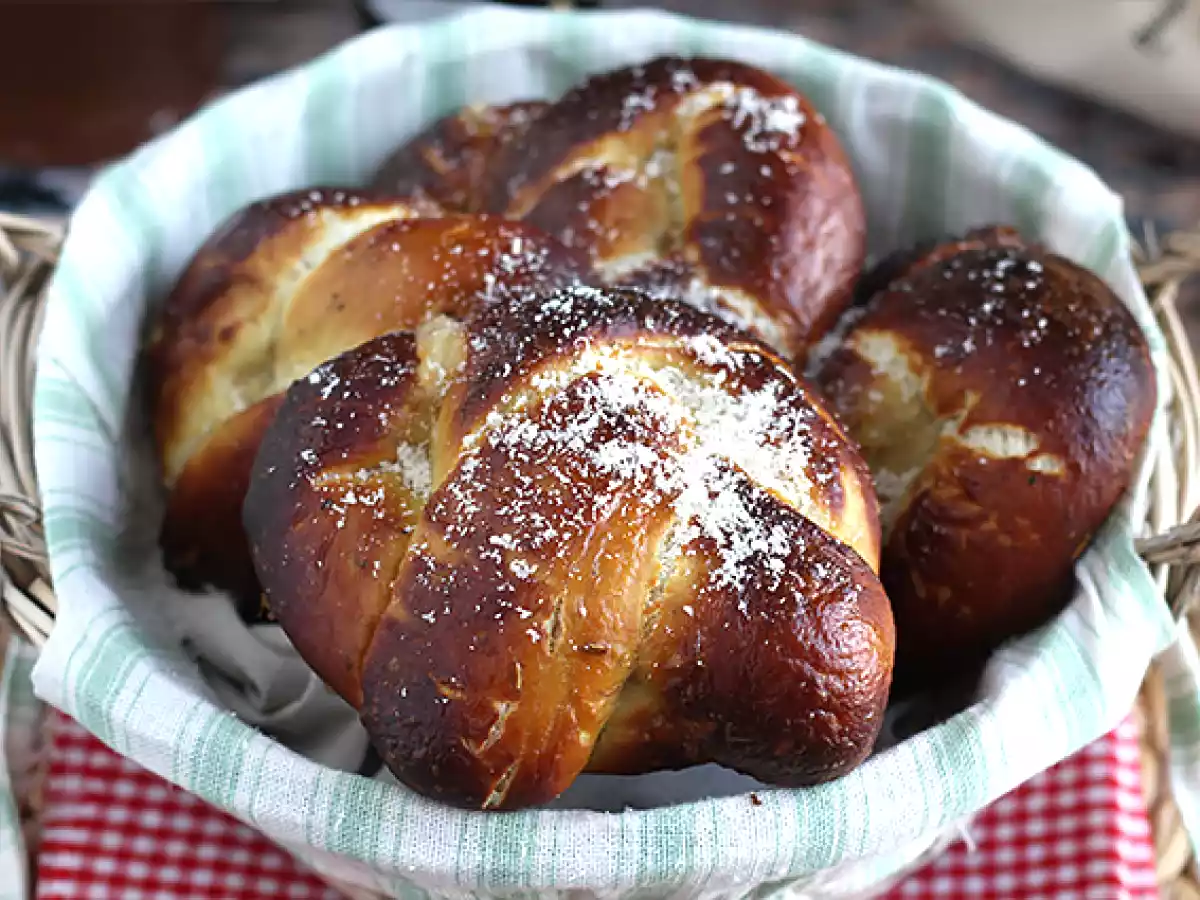 Mozzarellaa ja rosmariinia sisältävät rinkeli - kuva 4