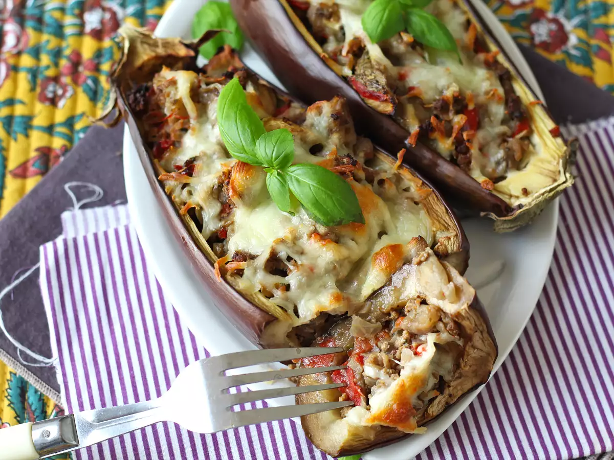 Mozzarellagratiinilla täytetyt munakoisot - kuva 2