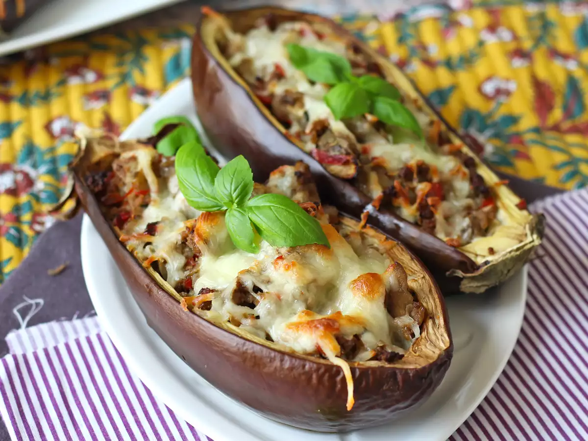 Mozzarellagratiinilla täytetyt munakoisot - kuva 5