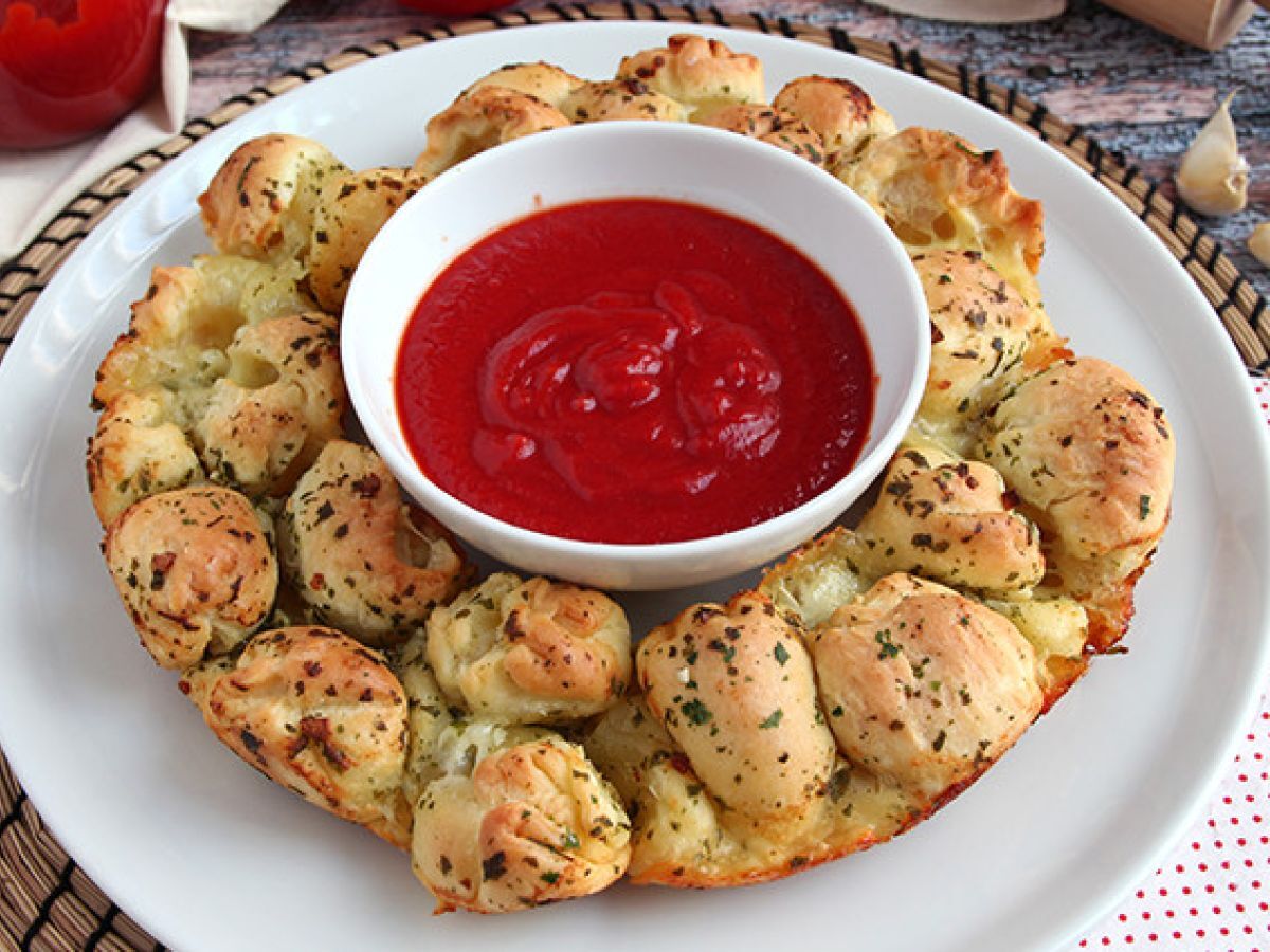 Mozzarellalla täytetty pizzakruunu - kuva 2
