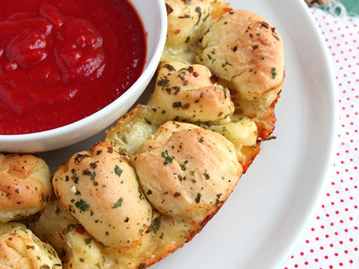 Mozzarellalla täytetty pizzakruunu - kuva 4