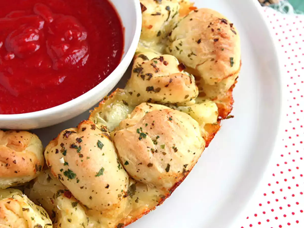 Mozzarellalla täytetty pizzakruunu - kuva 4