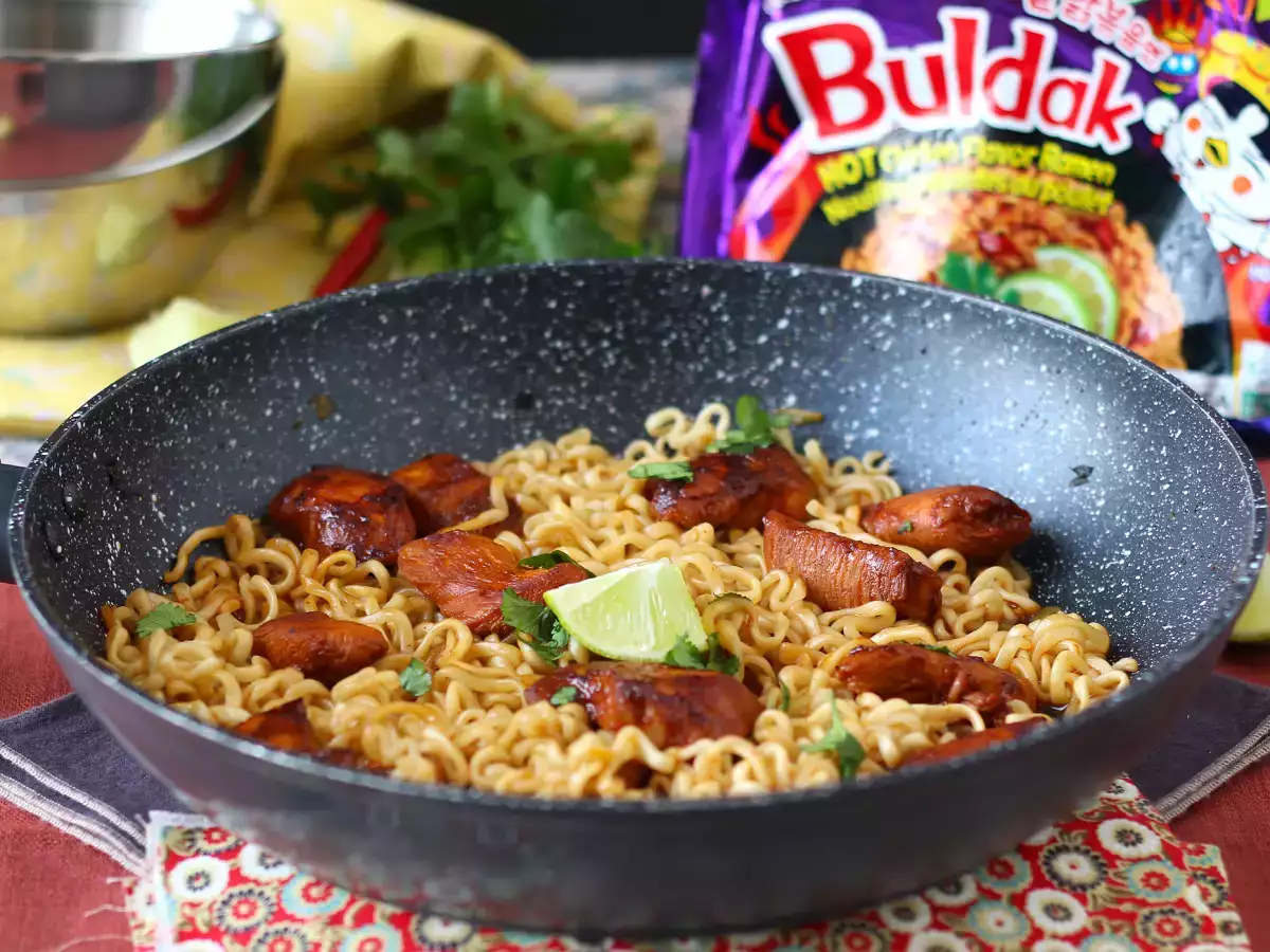 Näin valmistat Buldak Habanero Lime -nuudelit marinoidulla kanalla - kuva 5
