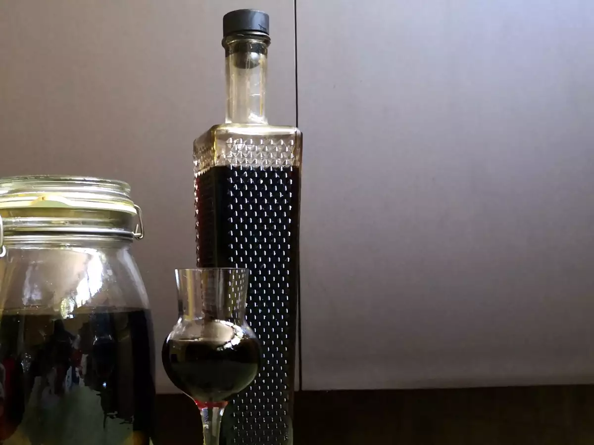 Nocino: resepti ja ainekset italialaisen saksanpähkinäliköörin valmistamiseen kotona - kuva 6