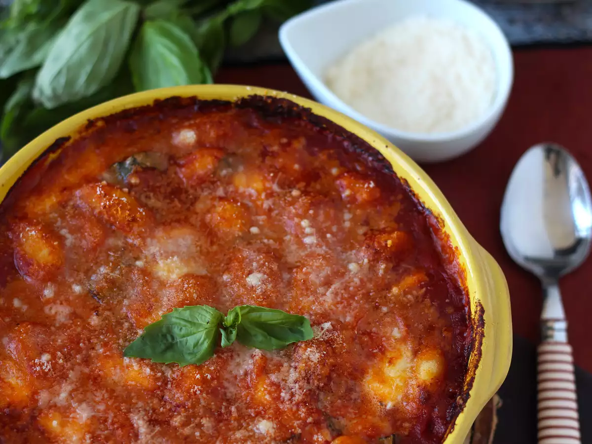 Nopea ja lohdullinen tomaatti-mozzarellagratiini - gnocchi alla sorrentina uunissa - kuva 3