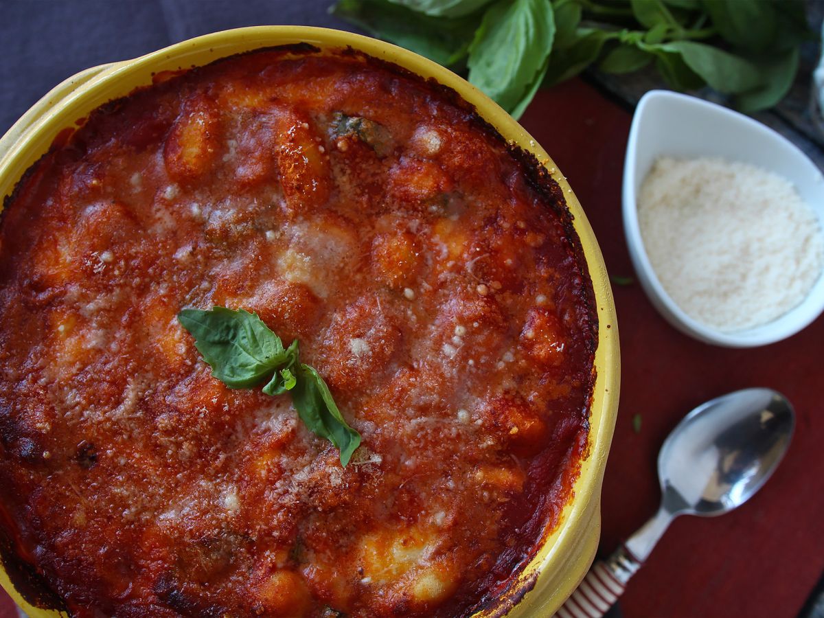 Nopea ja lohdullinen tomaatti-mozzarellagratiini - gnocchi alla sorrentina uunissa - kuva 5