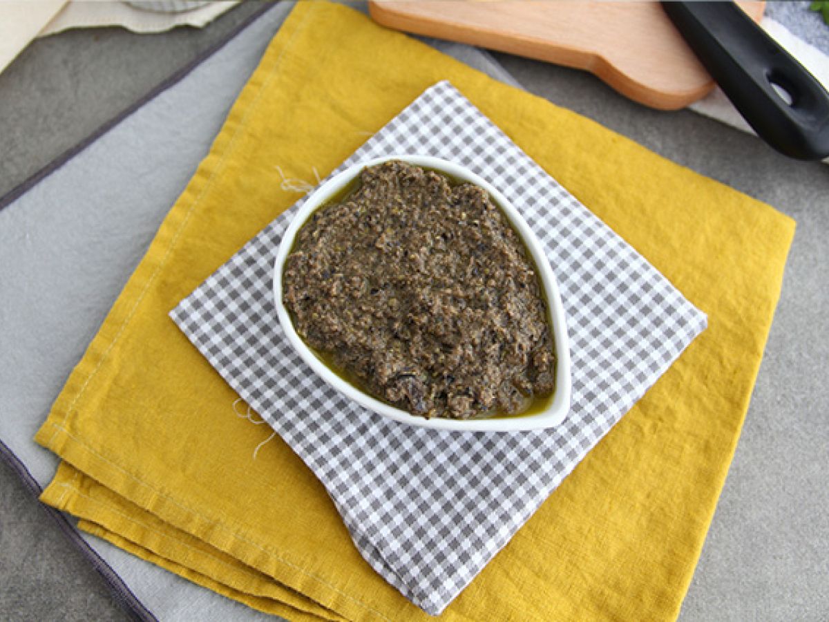 Nopea tapenade mustista oliiveista - kuva 2