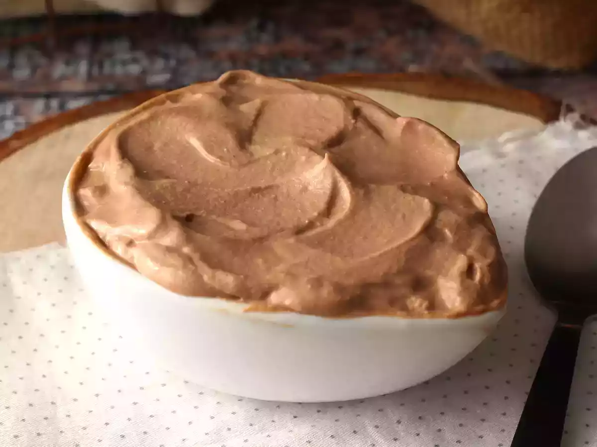 Nutella-kermavaahtoa, joka sopii täydellisesti kakkujen ja kerroskakkujen koristeluun - kuva 2