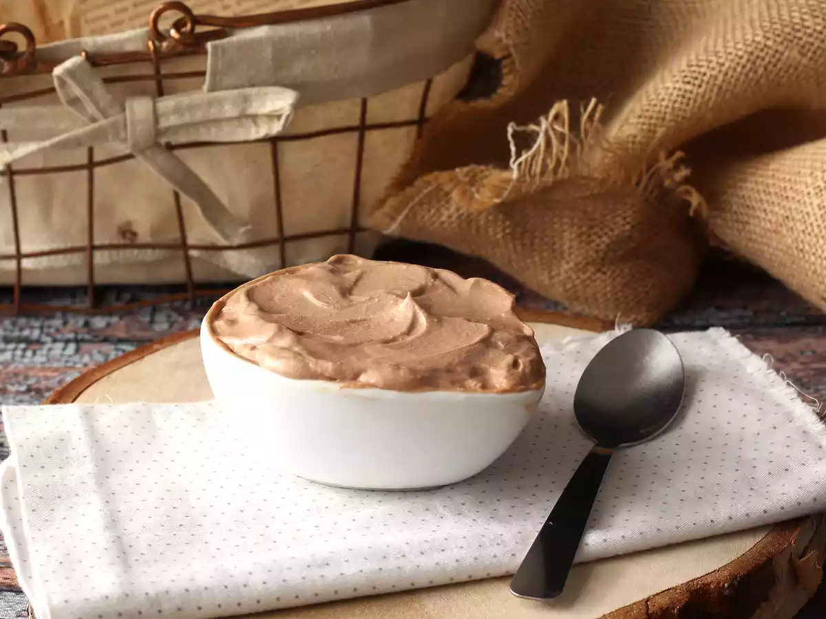 Nutella-kermavaahtoa, joka sopii täydellisesti kakkujen ja kerroskakkujen koristeluun - kuva 4