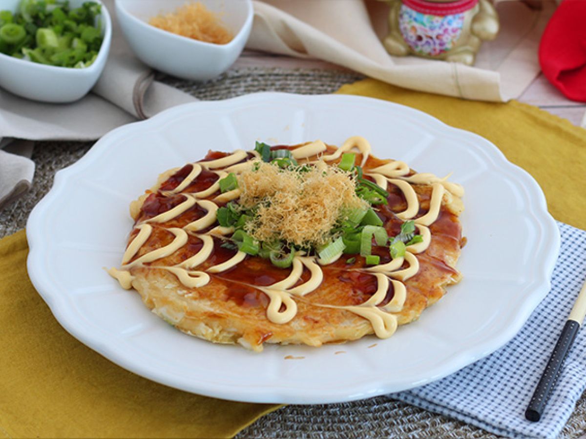 Okonomiyaki - japanilainen munakas