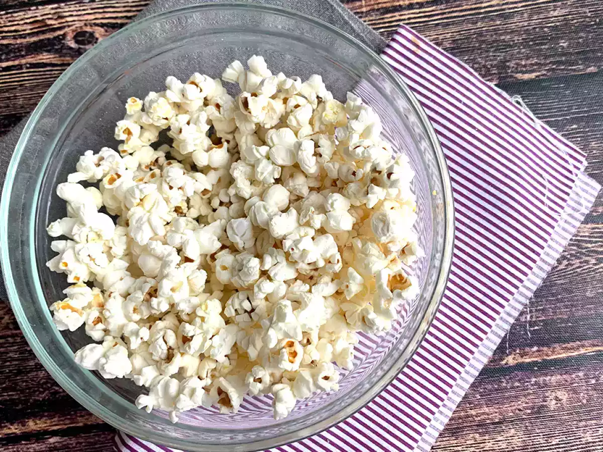 Öljytön mikroaaltouunipopcorn