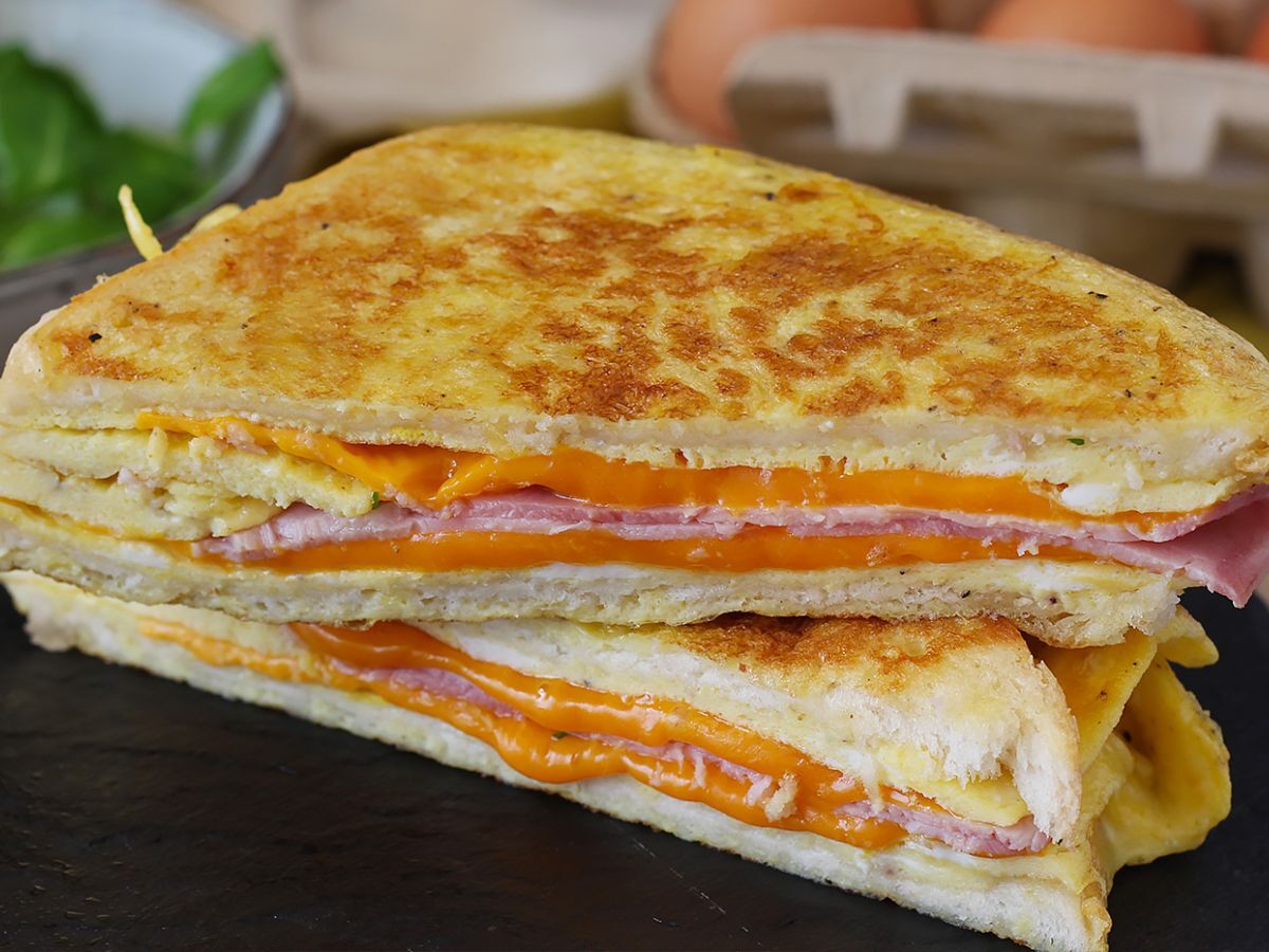 Omelettivoileipä - Ranskalaisen paahtoleivän munakasvoileipä - Munavoileipähakki - kuva 3