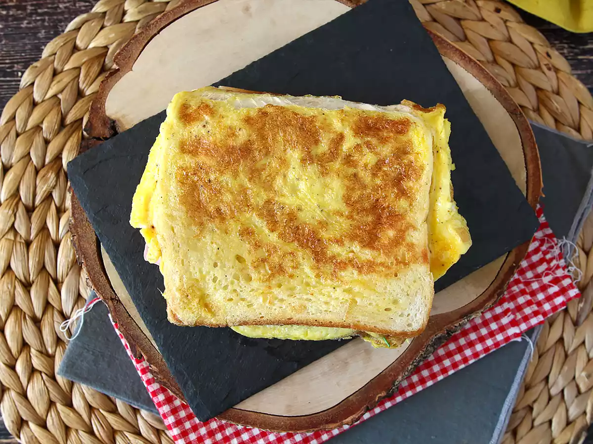 Omelettivoileipä - Ranskalaisen paahtoleivän munakasvoileipä - Munavoileipähakki - kuva 4