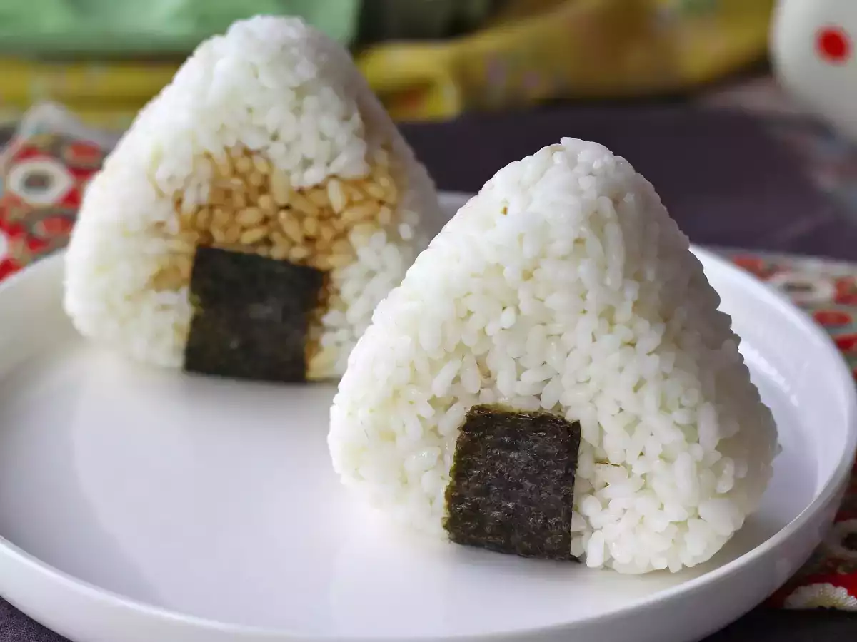 Onigiri, jossa on soijakastikkeeseen säilöttyä munankeltuaista - kuva 5