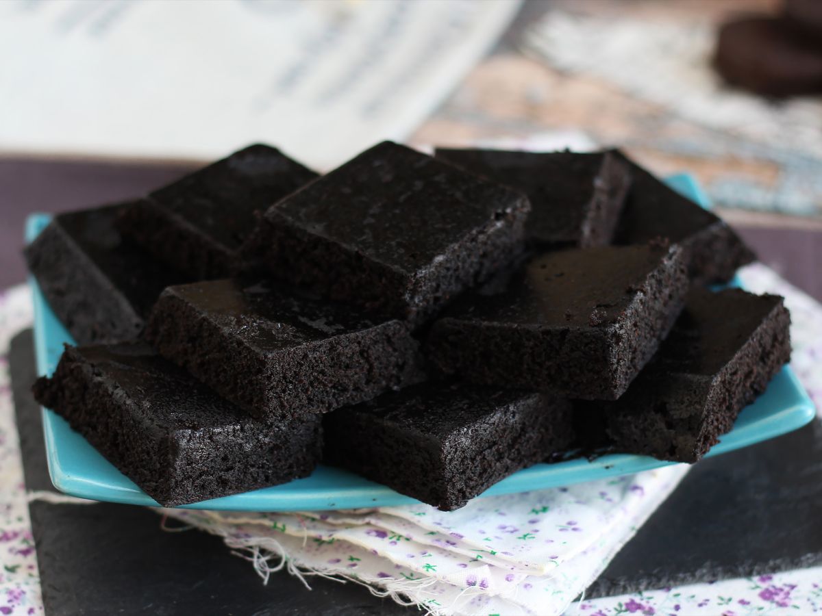 Oreo-kakku kolmella ainesosalla, valmis 6 minuutissa mikroaaltouunissa!