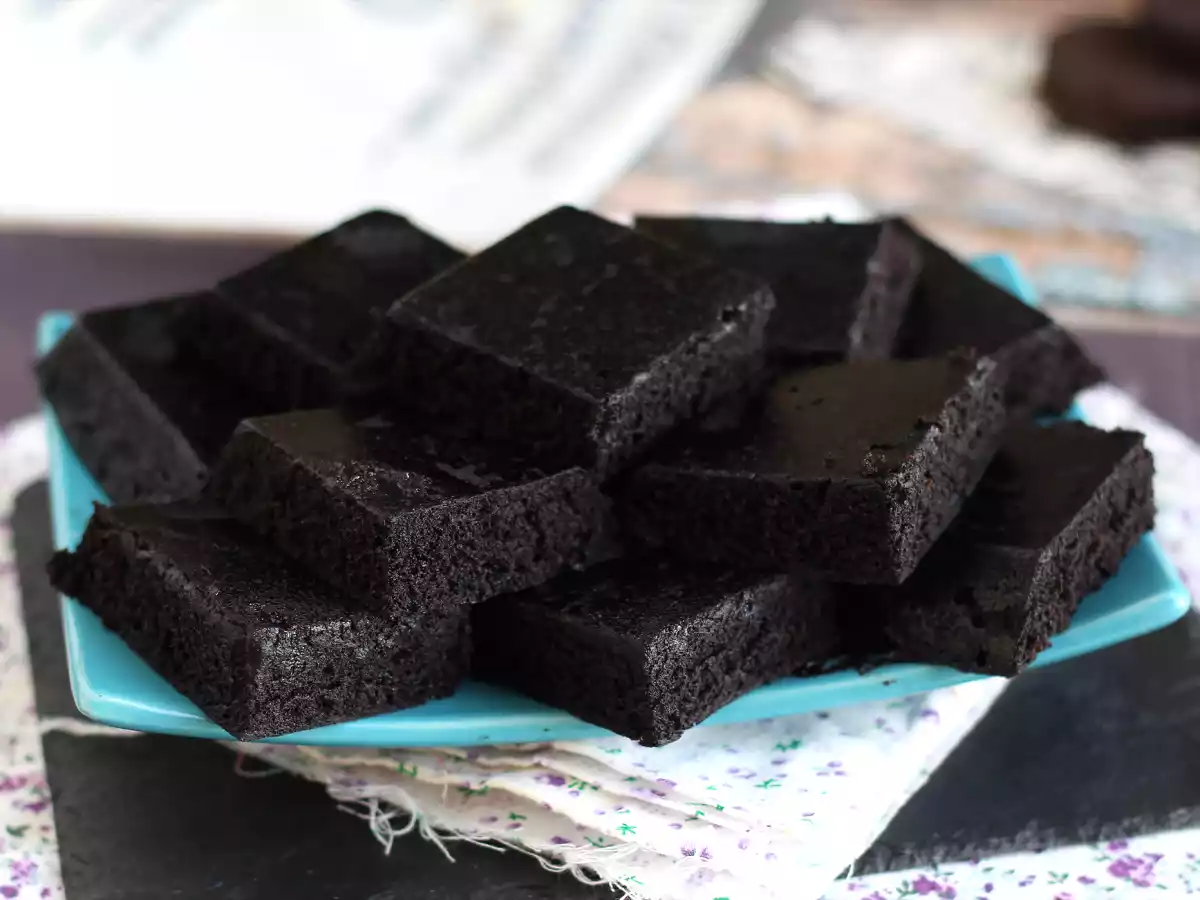 Oreo-kakku kolmella ainesosalla, valmis 6 minuutissa mikroaaltouunissa!