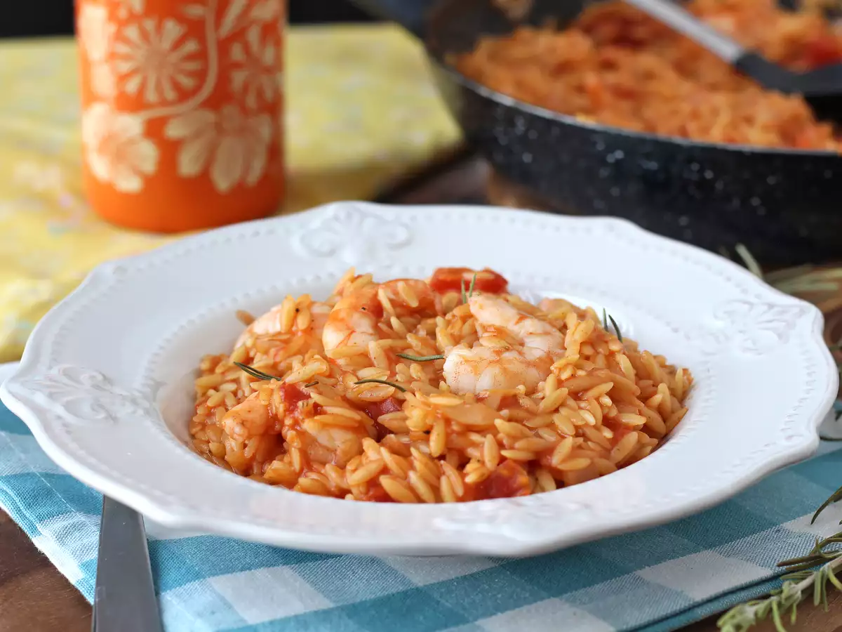 Orzo-pasta tomaateilla ja katkaravuilla risoton tapaan - kuva 2