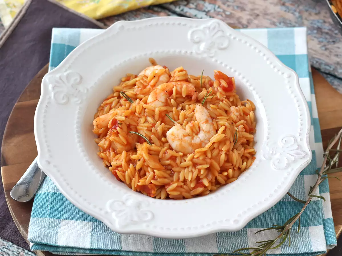 Orzo-pasta tomaateilla ja katkaravuilla risoton tapaan - kuva 3