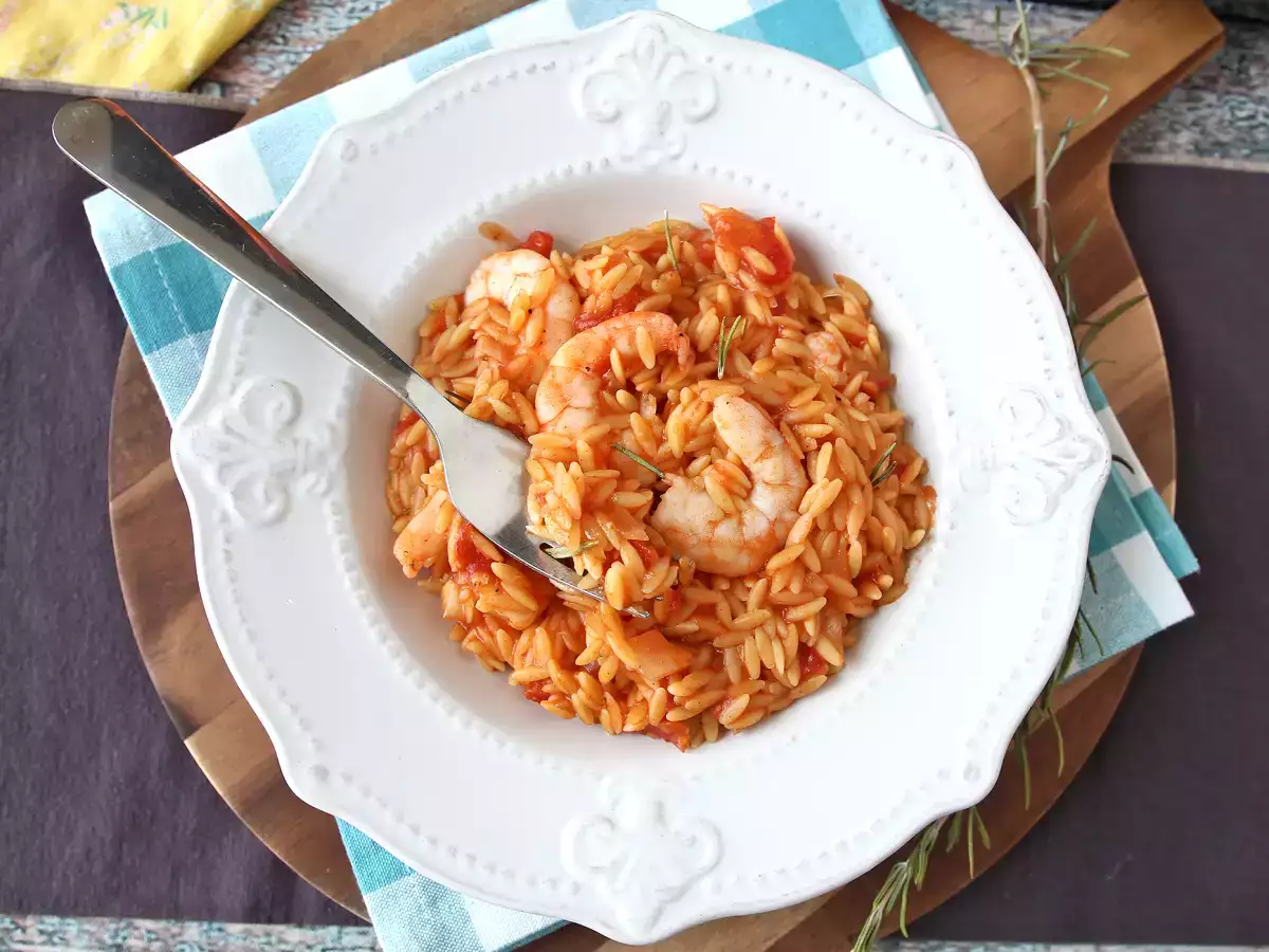 Orzo-pasta tomaateilla ja katkaravuilla risoton tapaan - kuva 6