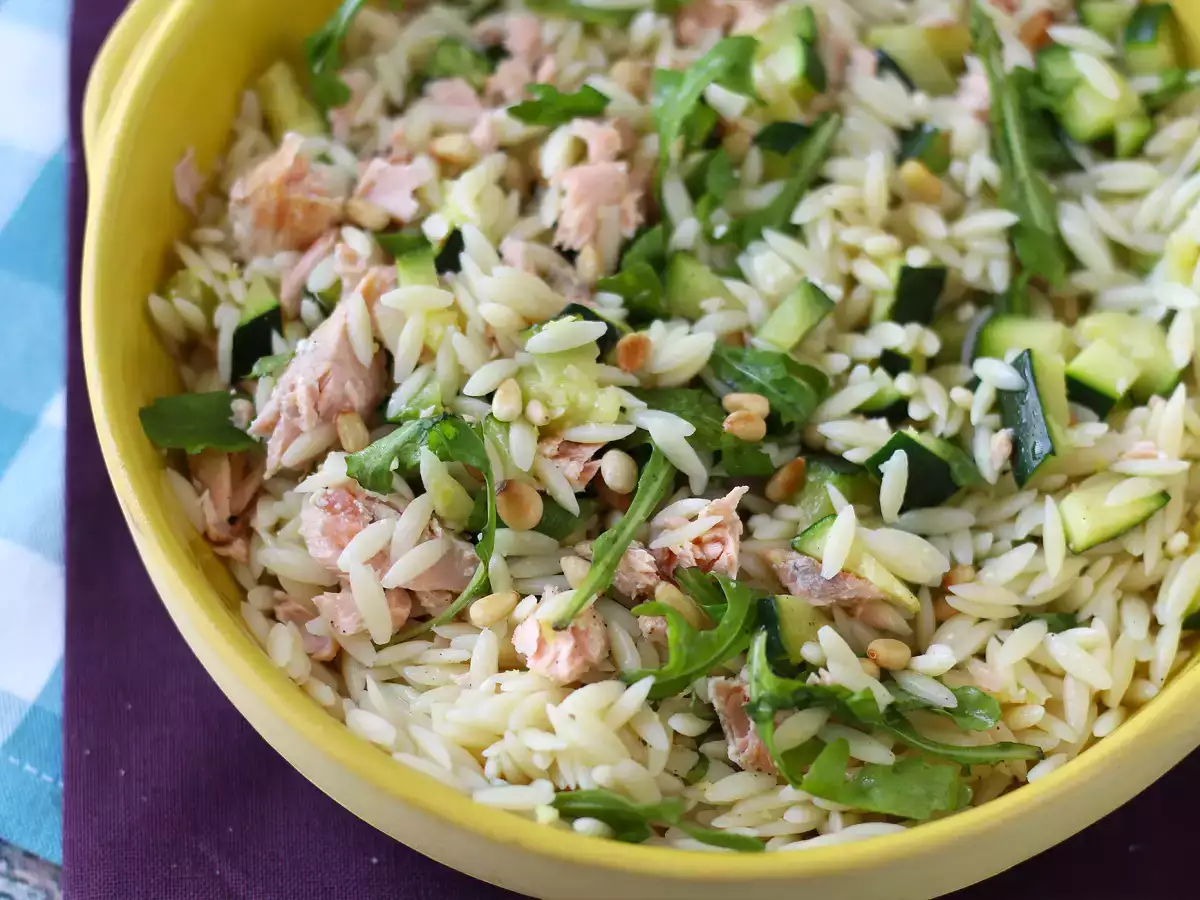 Orzo-pastasalaatti lohen ja kesäkurpitsan kanssa - kuva 2