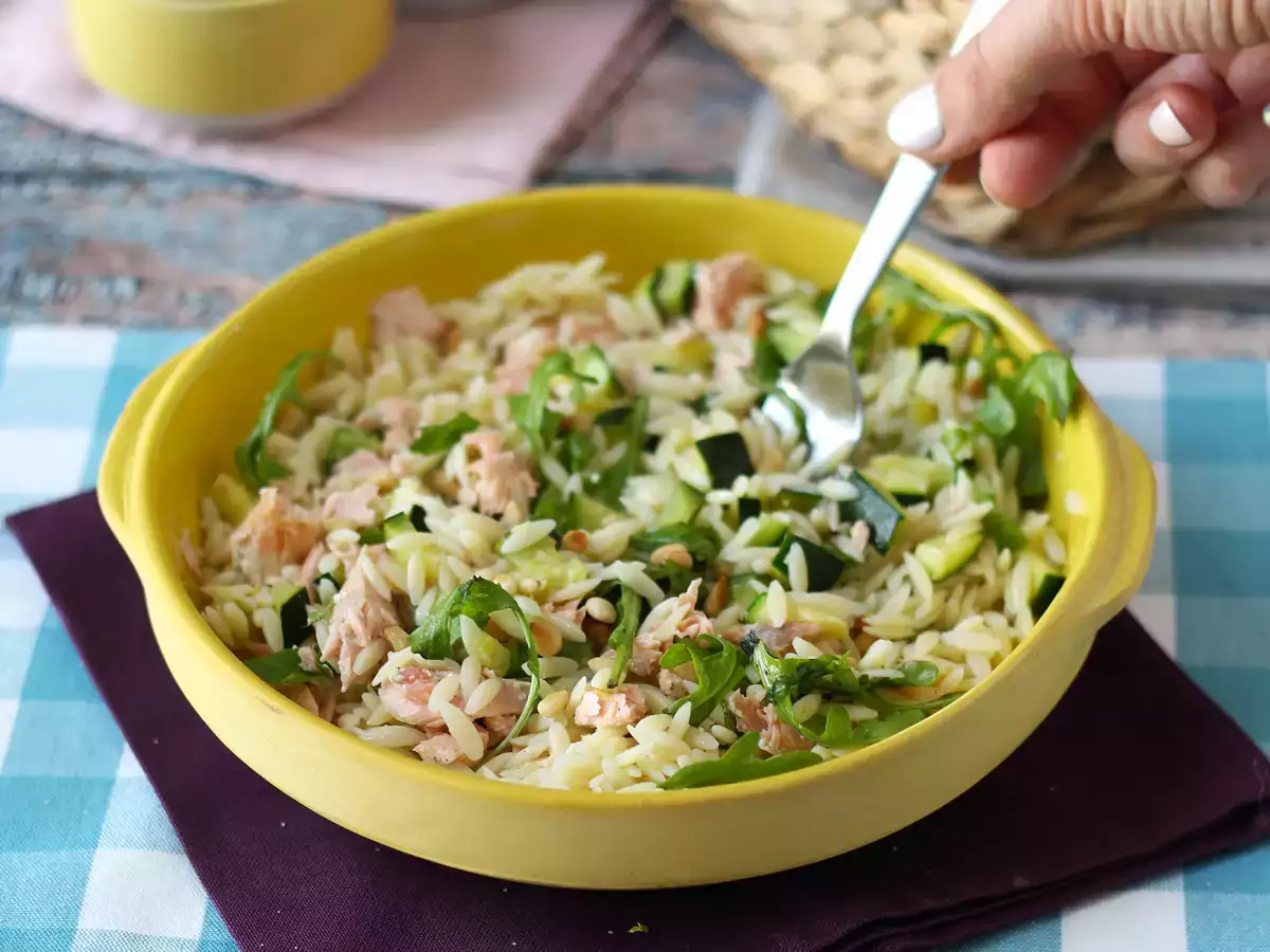 Orzo-pastasalaatti lohen ja kesäkurpitsan kanssa - kuva 7