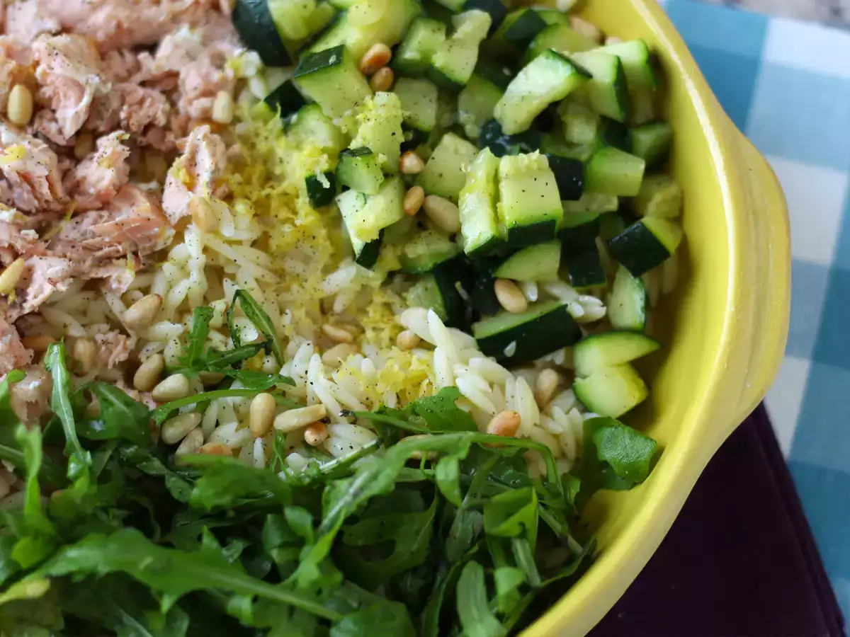 Orzo-pastasalaatti lohen ja kesäkurpitsan kanssa - kuva 8