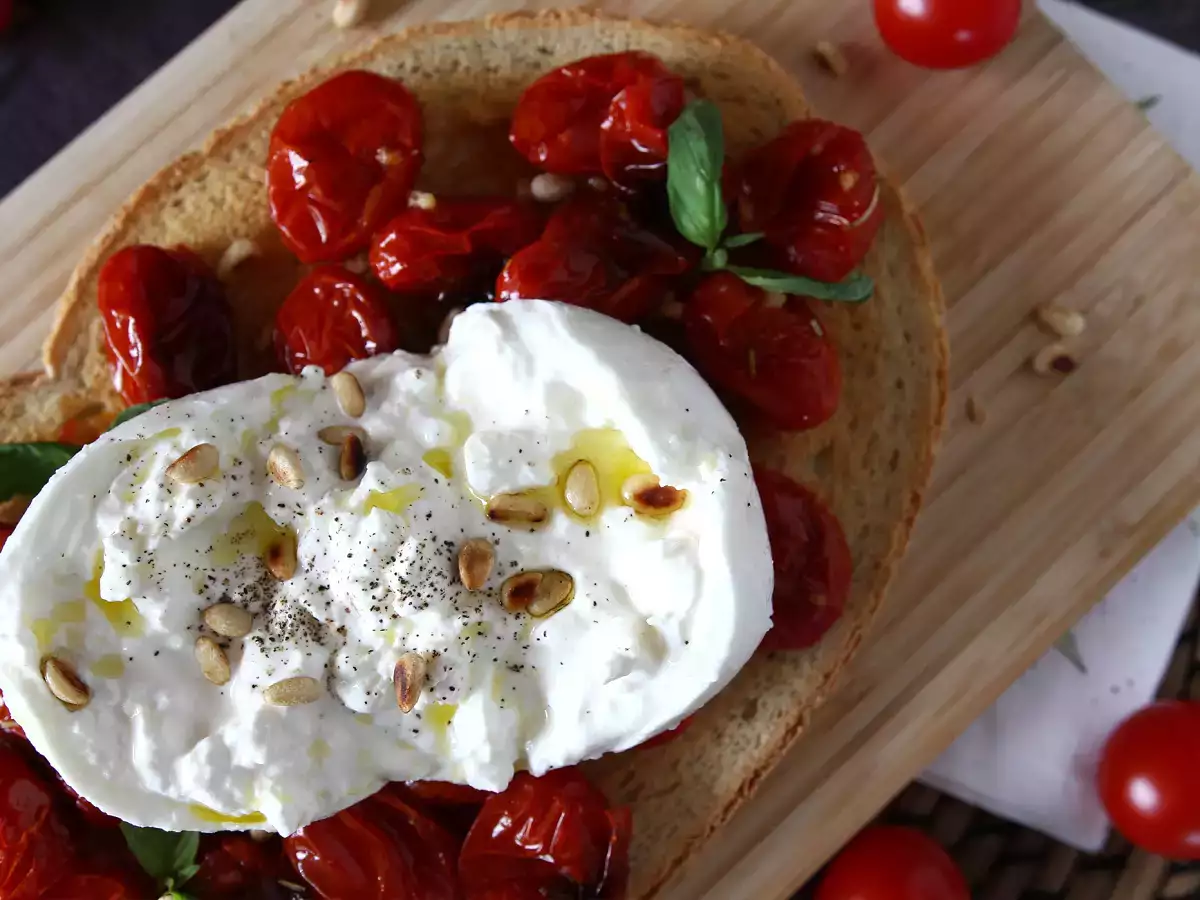 Paahdettu tomaatti-burrata-bruschetta - kuva 2