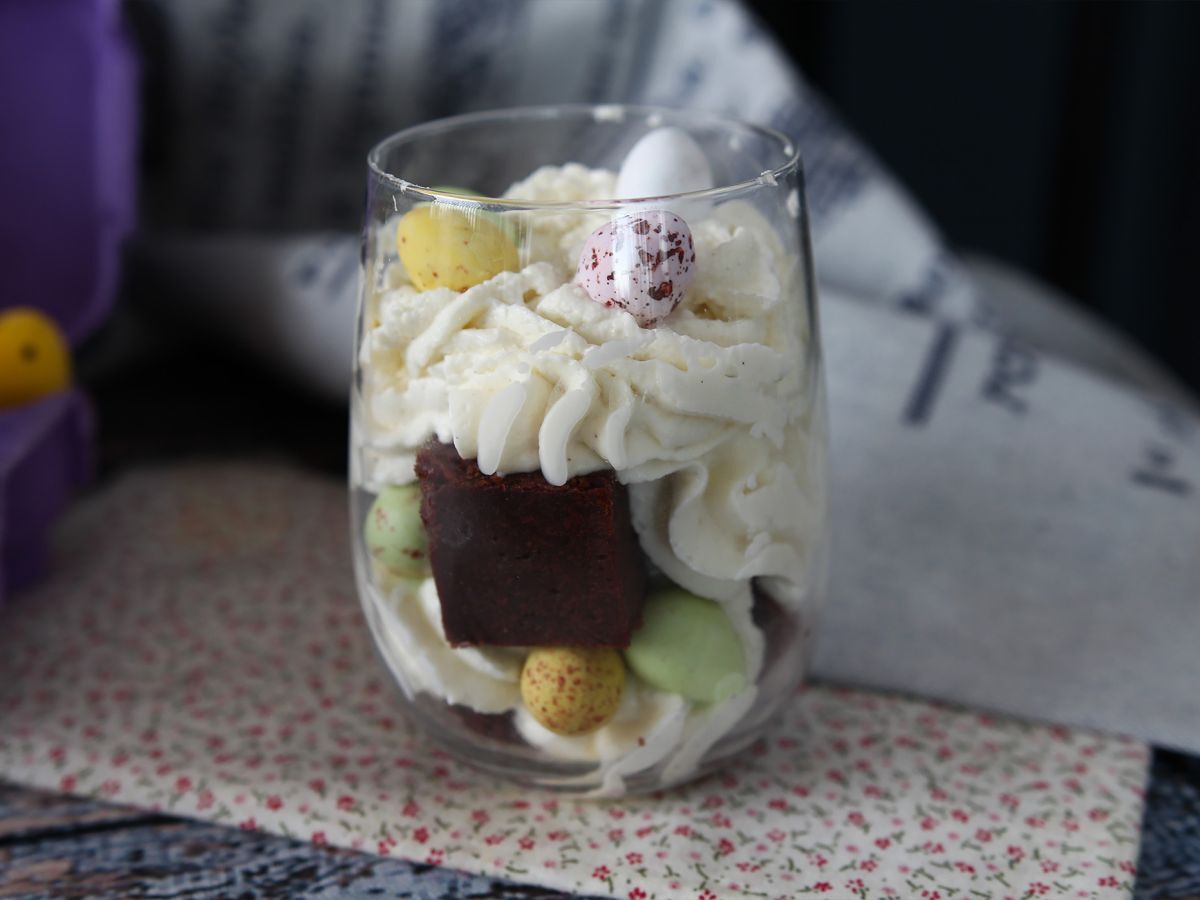 Pääsiäisen brownie ja kermavaahto verrines - kuva 2