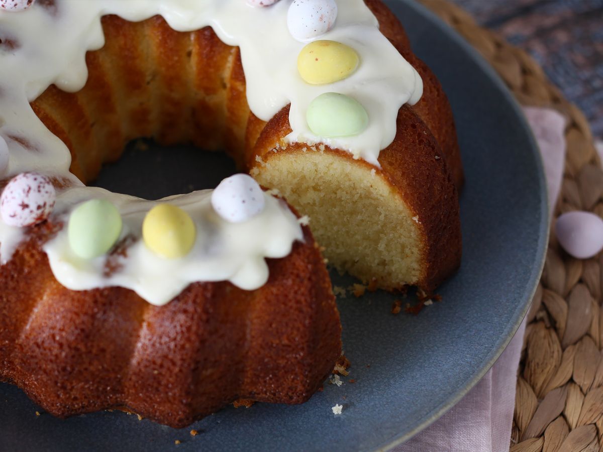 Pääsiäisen sitruuna-valkosuklaa Bundt-kakku - kuva 5