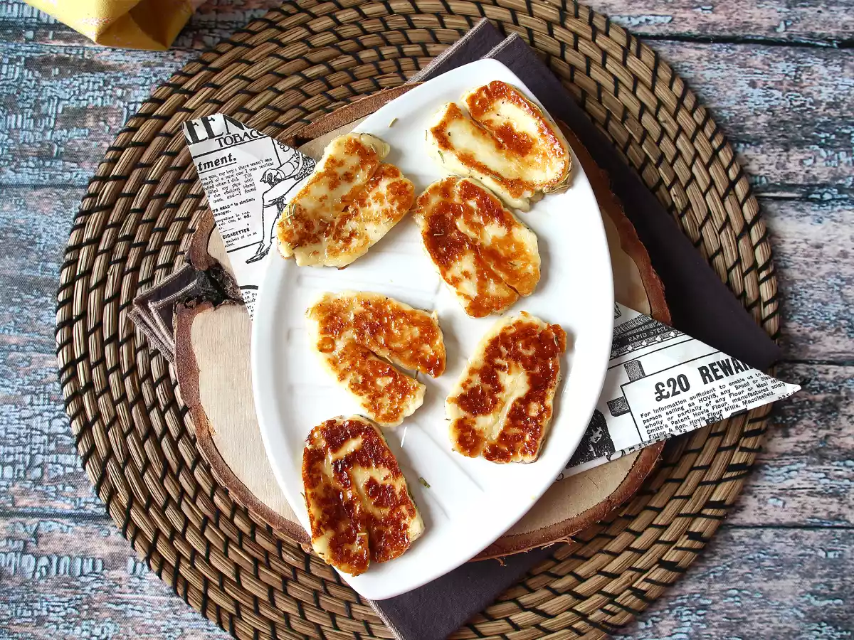 Paistettu halloumi hunajalla ja rosmariinilla - makea ja suolainen herkku - kuva 5