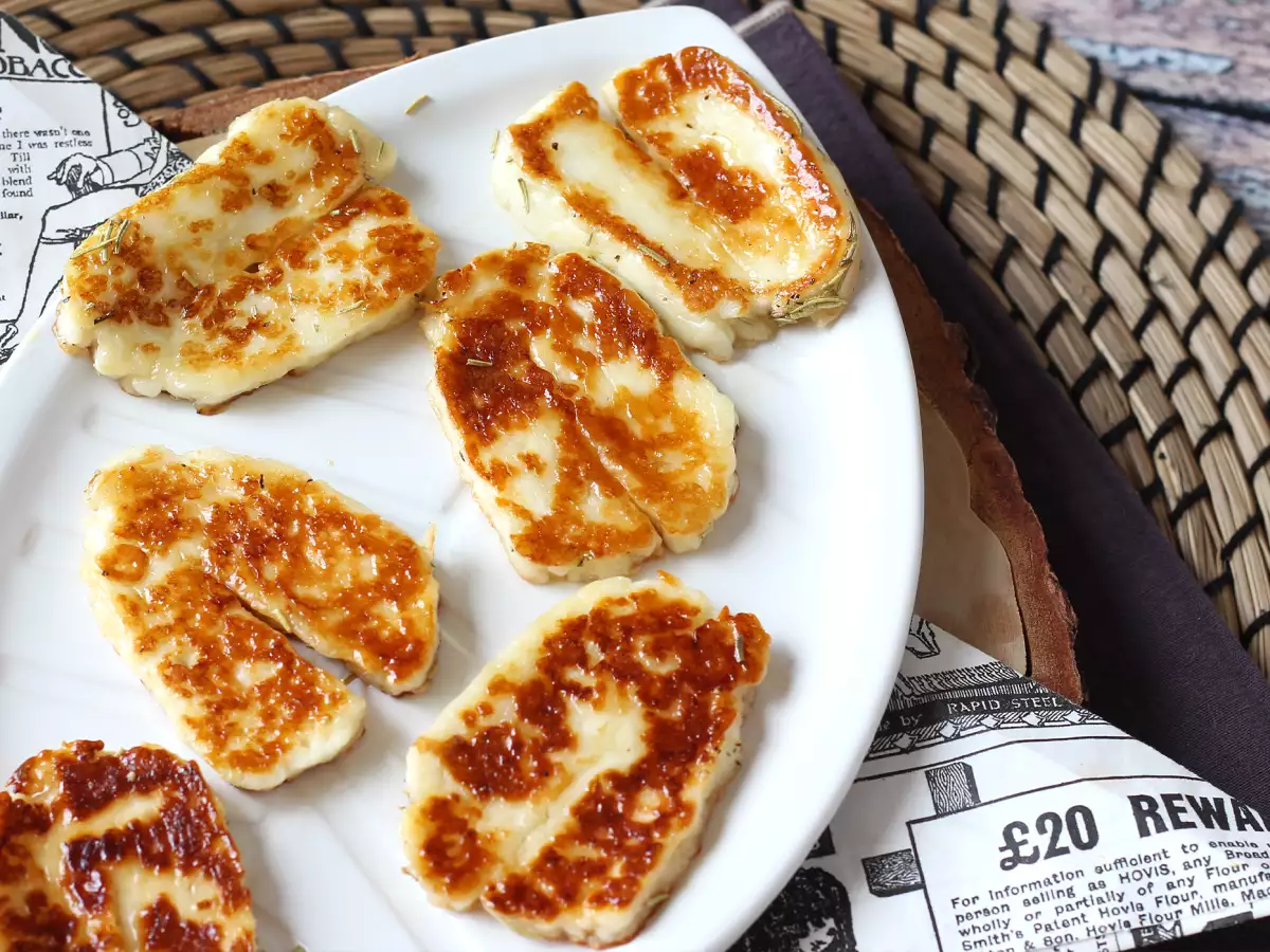 Paistettu halloumi hunajalla ja rosmariinilla – makeansuolainen herkku - kuva 4