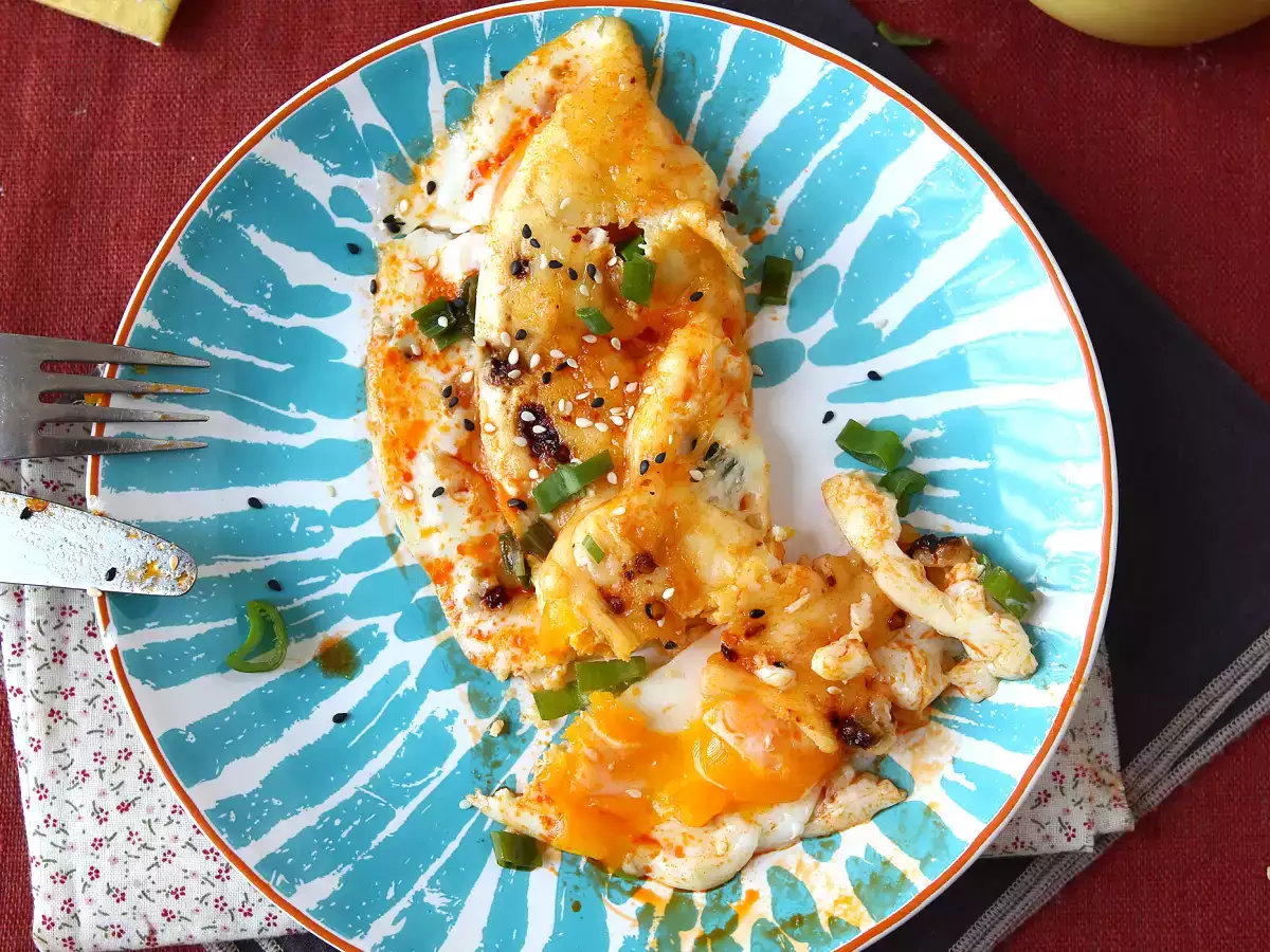 Paistettuja munia hunajan ja mozzarellan kera, makea, suolainen ja mausteinen pikku aamiainen! - kuva 2