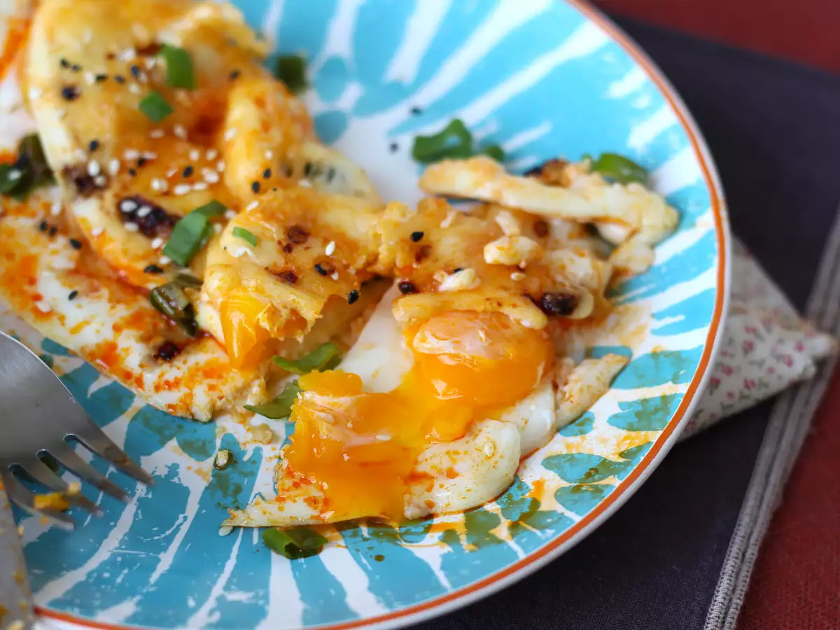 Paistettuja munia hunajan ja mozzarellan kera, makea, suolainen ja mausteinen pikku aamiainen! - kuva 4