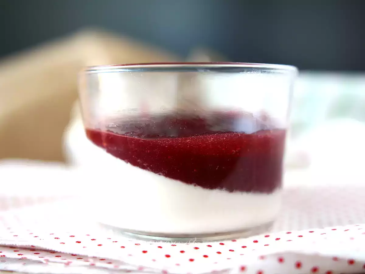 Panna cotta marjakastikkeen kanssa - kuva 2