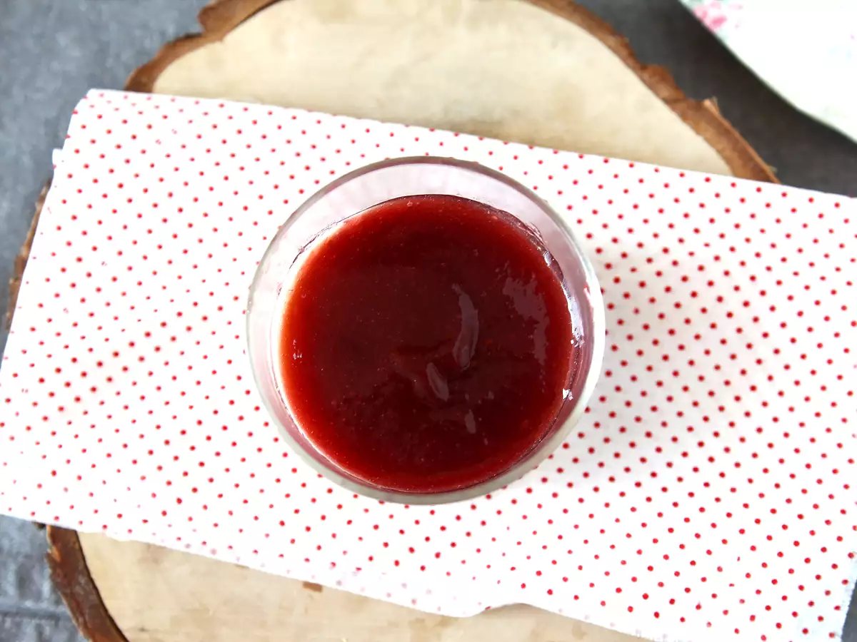 Panna cotta metsämarjakastikkeella - kuva 3