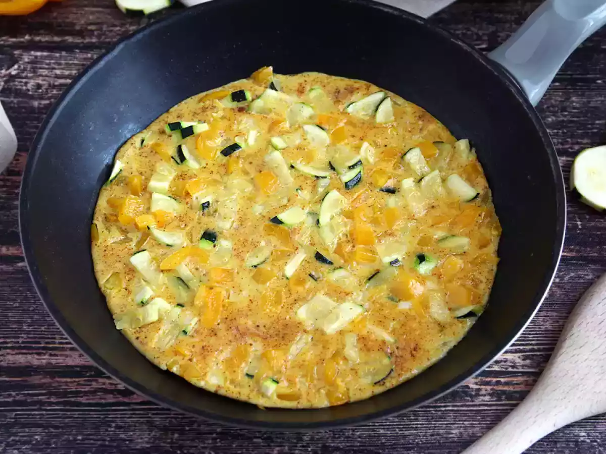 Paprika- ja kesäkurpitsaomeletti