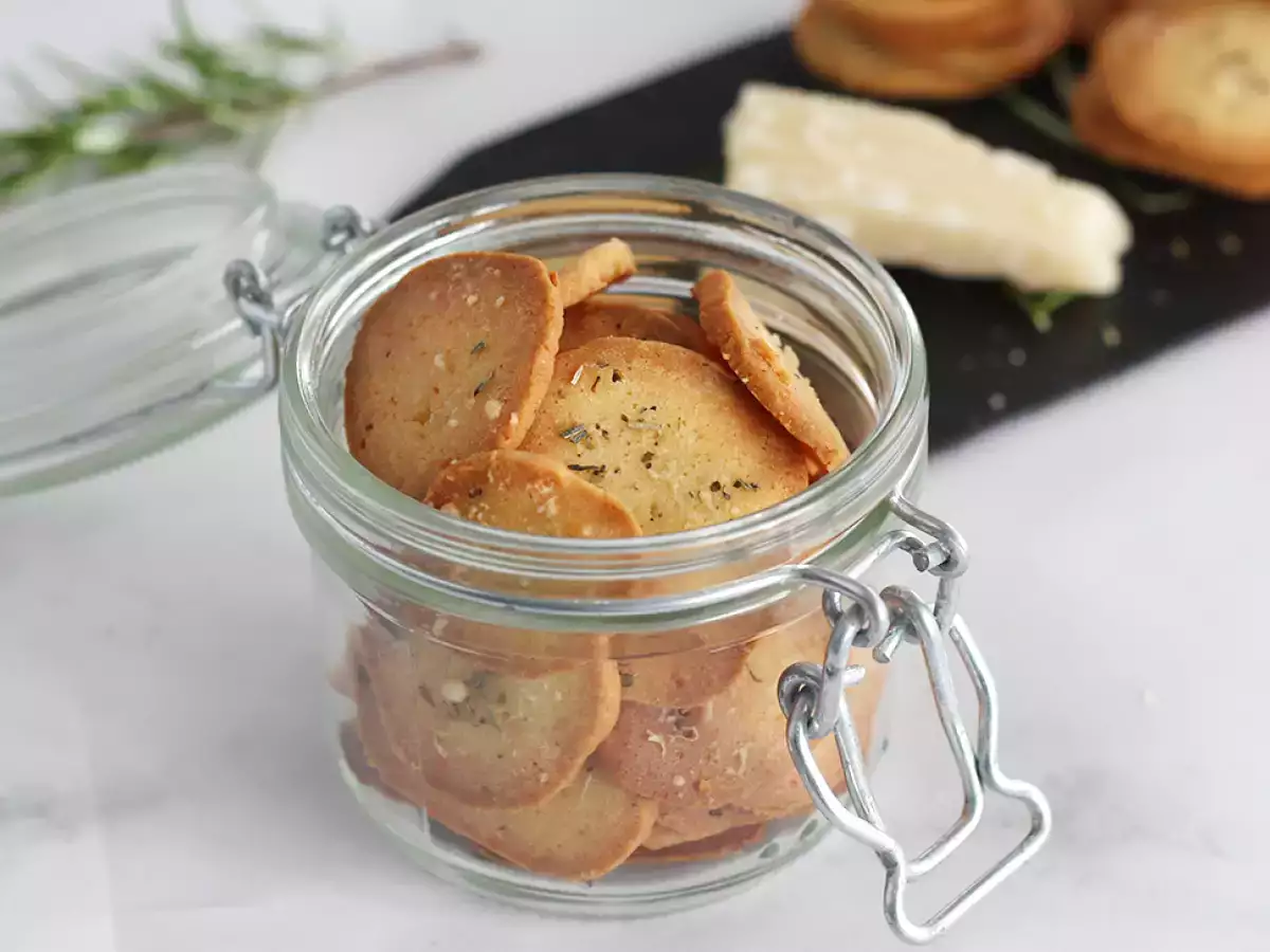 Parmesaanikeksit yrteillä - kuva 3