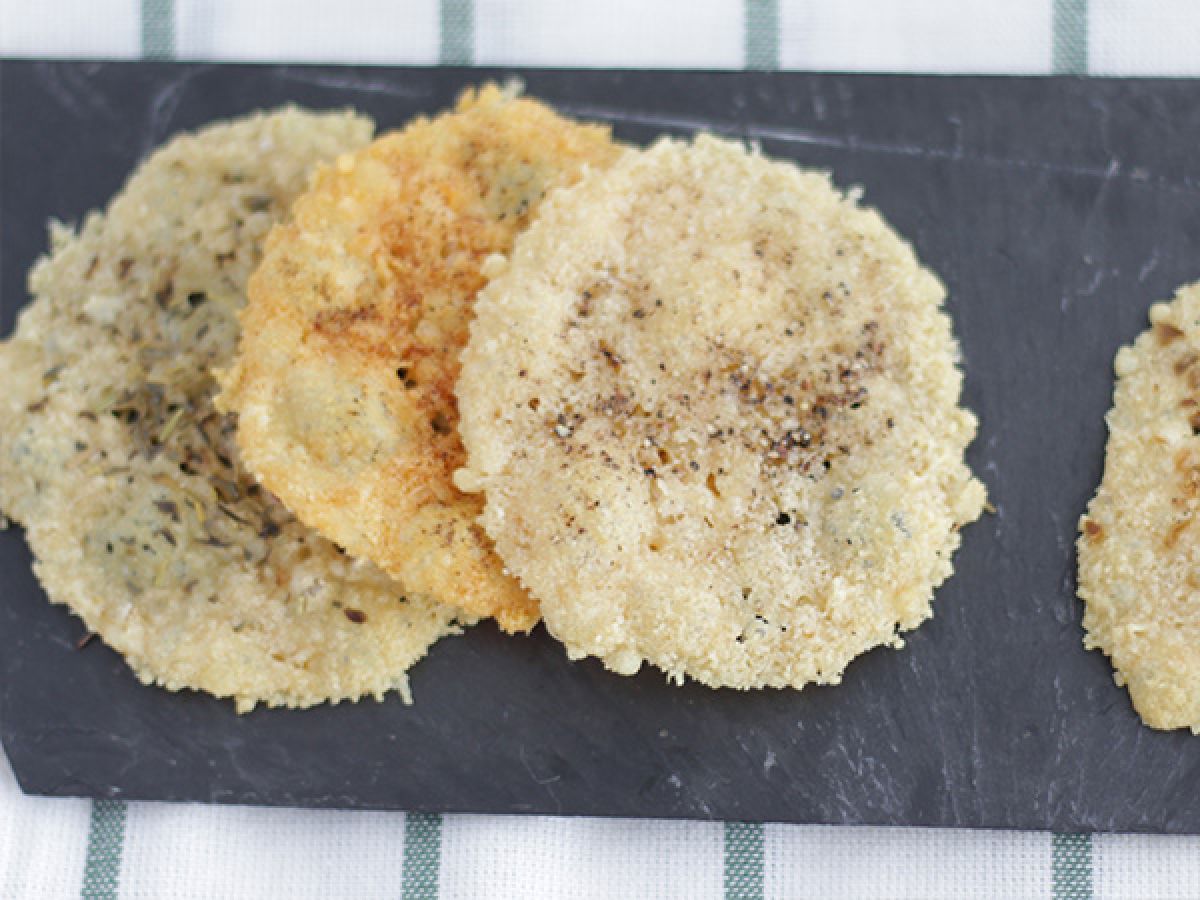 Parmesaanilastuja yrttien ja mausteiden kanssa - kuva 3