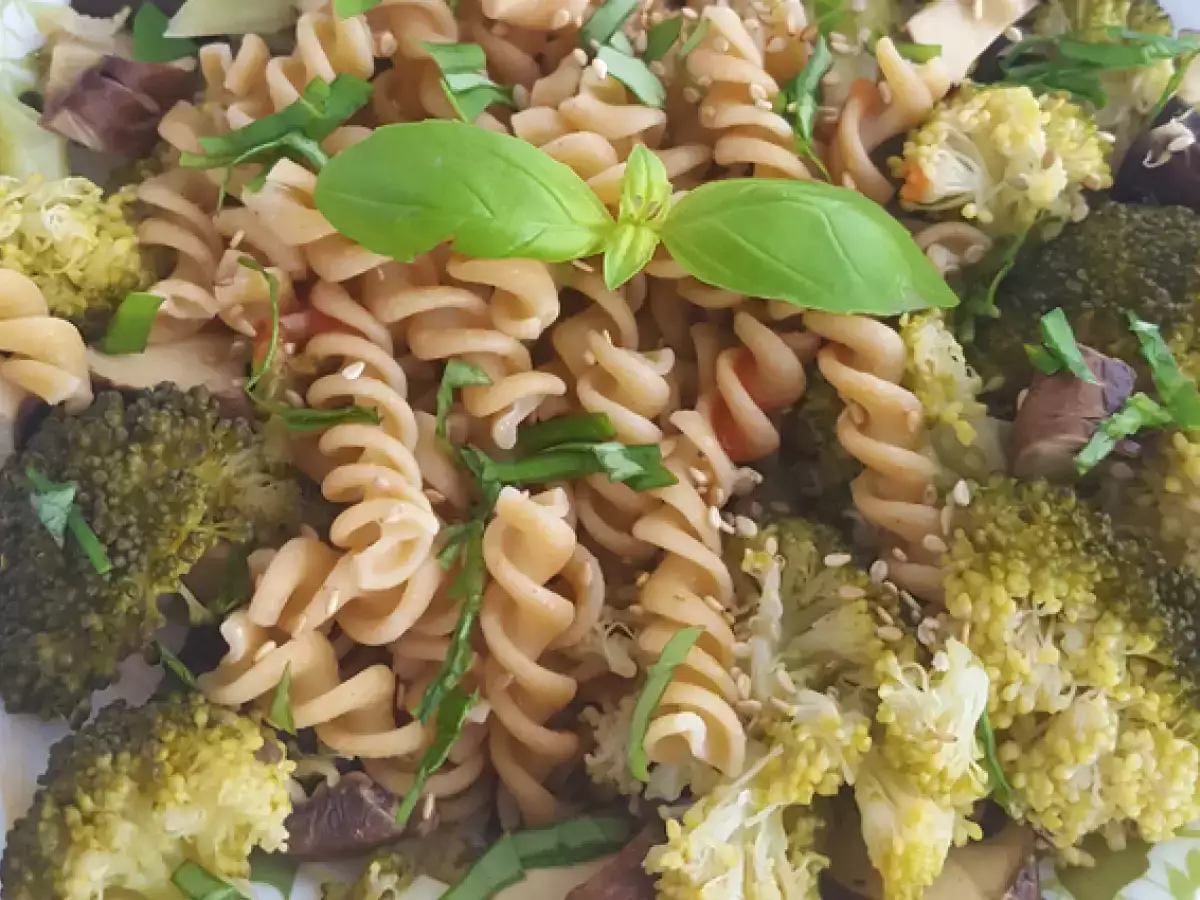 Parsakaali-sienipasta basilikalla - kuva 2