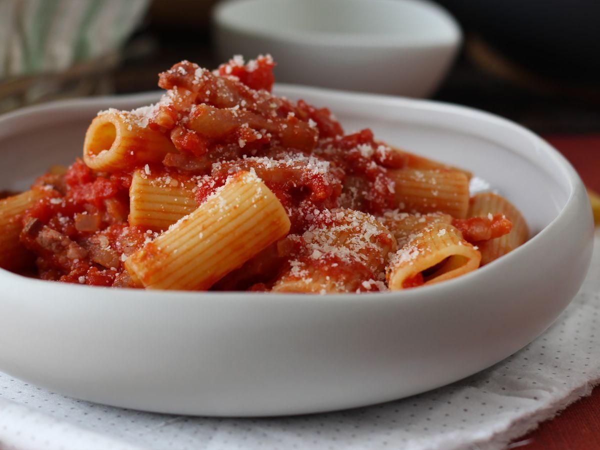 Pasta all'amatriciana, perinteinen resepti selitetty askel askeleelta - kuva 2